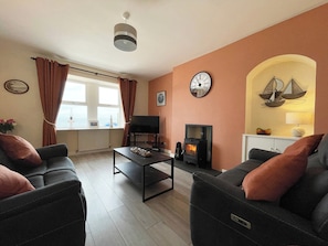 TV, fireplace - 2 bedroom accommodation in Portmahomack (Portmahomack)