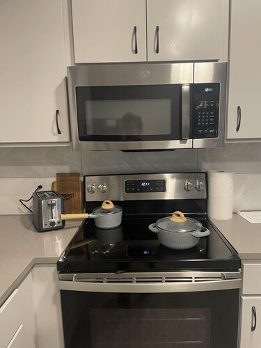 Modern River View Studio Apt