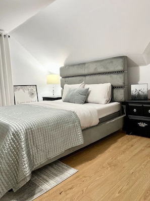2 chambres, fer et planche à repasser, Wi-Fi gratuit, draps fournis