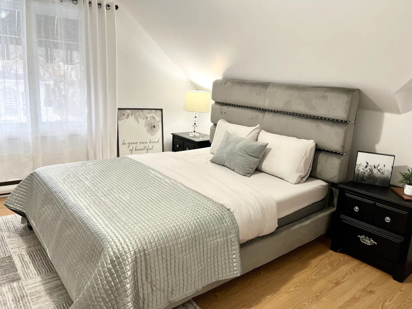 2 makuuhuonetta, silitysrauta/-lauta, ilmainen Wi-Fi, vuodevaatteet