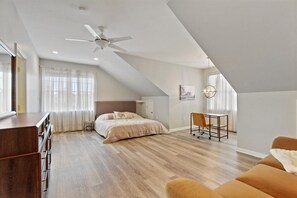 4 bedrooms, desk, iron/ironing board, free WiFi