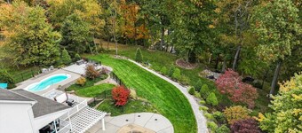Relaxing Mountain & Water Views w/a Pool -10 minutes to Harrisburg