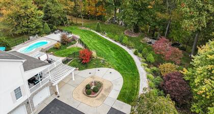 Relaxing Mountain & Water Views w/a Pool -10 minutes to Harrisburg