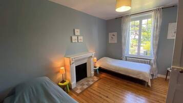 3 slaapkamers, een strijkplank/strijkijzer, reisbedje, wifi