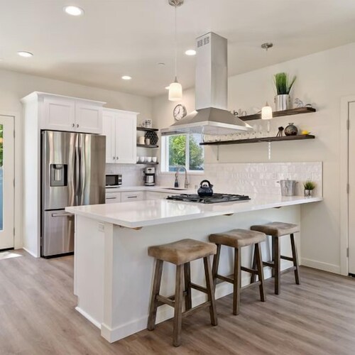 Breezy 3 Bedroom Home Walking Distance to Downtown