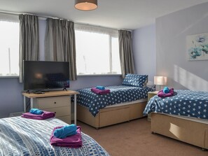 5 bedrooms, free WiFi, bed sheets