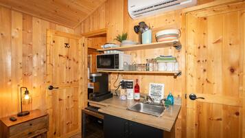 Coffee/tea maker, microwave, cookware/dishes/utensils