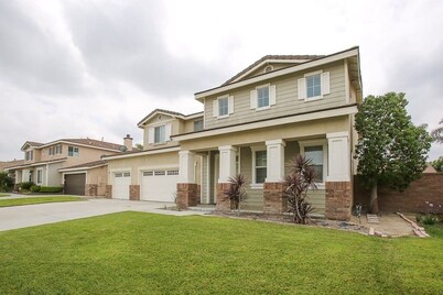This house is a 5 bedroom(s), 3 bathrooms, located in Eastvale , CA.