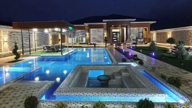 A modern building with a swimming pool and a sunken garden area. - Villa "Milano" in Chorvoq, Tashkent (Тошкент)