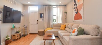 Minutes to Downtown & Waterfronts with rooftop deck!