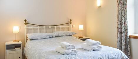 1 bedroom, bed sheets