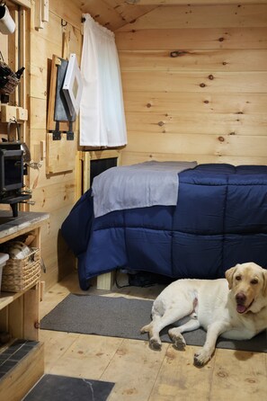 1 bedroom, bed sheets - Tiny Cabin with Private Hot Tub on 100 Acres Kayaks, Canoes & Paddleboards (Whitefield)
