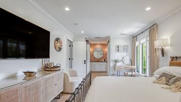 2 bedrooms, desk, iron/ironing board, travel cot