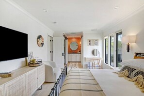 2 多间卧室、办公桌、熨斗/熨衣板、旅行婴儿床