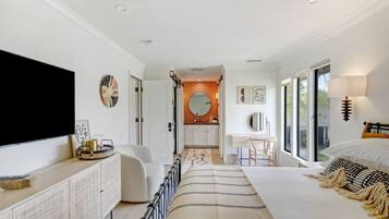 2 bedrooms, desk, iron/ironing board, travel crib