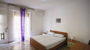 2 Schlafzimmer, Schreibtisch, Bügeleisen/Bügelbrett, kostenloses WLAN