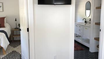 2 habitaciones, tabla de planchar con plancha, cuna de viaje y wifi