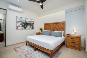 2 quartos, cofres nos quartos, escrivaninha