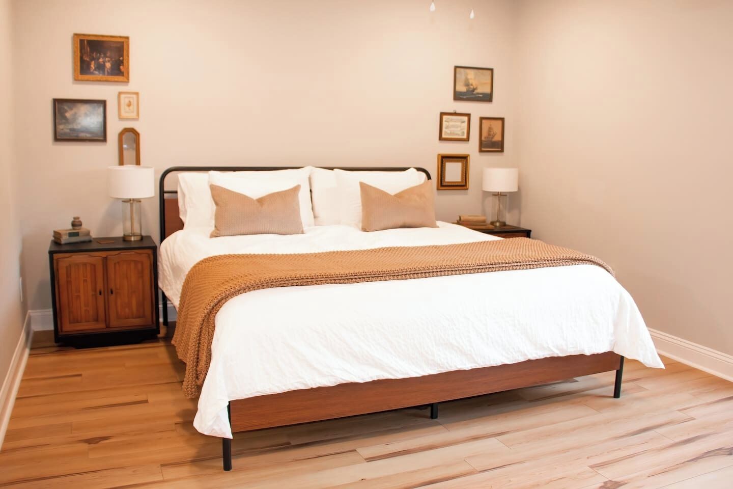 2 dormitorios, escritorio, tabla de planchar con plancha y wifi gratis