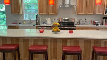 Micro-ondes, four, plaque de cuisson, lave-vaisselle