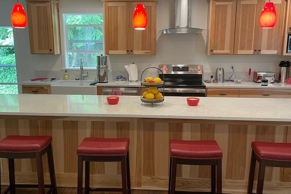 Entryway facing kitchen
