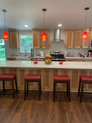 Secluded property on 14 forested acres, 18 minutes to U of O