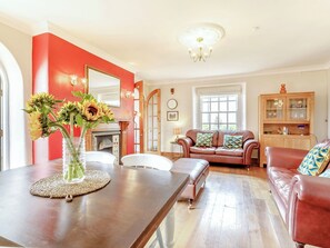 Living area - 3 bedroom accommodation in Ottery St Mary, near Sidmouth (Ottery St Mary, near Sidmouth)