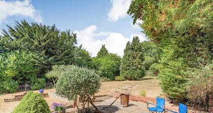 7 bedroom accommodation in Dartford