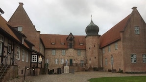 A historic building with a courtyard, brick walls, and a central tower. - Vacation home Beerster Sonne Ideal for a long stay (Gestland)
