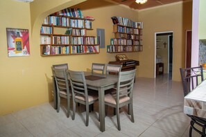 Dining room - vision with dreams villa (Runaway Bay)