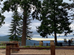 Terrace/patio - Epic stargazing at the Treehouse Chalet (Twain Harte)