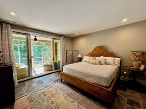 3 bedrooms, desk, iron/ironing board, travel crib - The Poet's House, Luxury and Solitude on 100 acres (Lewisville)