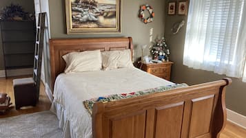 Deluxe Room | Pillow-top beds, free WiFi, bed sheets