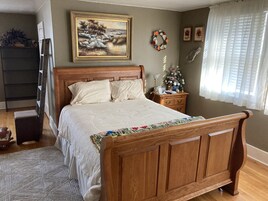 Deluxe Room | Pillowtop beds, free WiFi, bed sheets