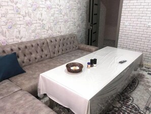 Dining - King sized bed,luxury house (Тошкент)