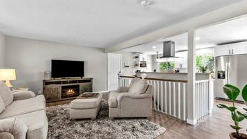 Smart TV, fireplace
