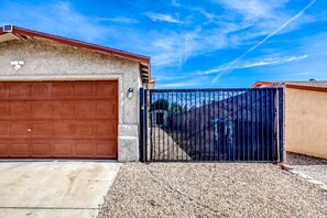 Exterior - Sprawling Pool Home w/ Outdoor Bar and Pool Table (Lake Havasu City)