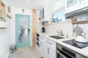 Fridge, microwave, oven, stovetop - Luxury renovated pool house & separate studio apartment 1.5 miles to the beach. (Englewood)