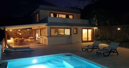 SO CHIC villa with sea view and private pool