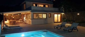 SO CHIC villa with sea view and private pool