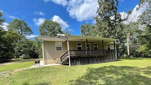 A single-story house with a covered porch and a small attached garage. - Bull Shoals Lake House -  Marina & Restaurant Near (Theodosia)