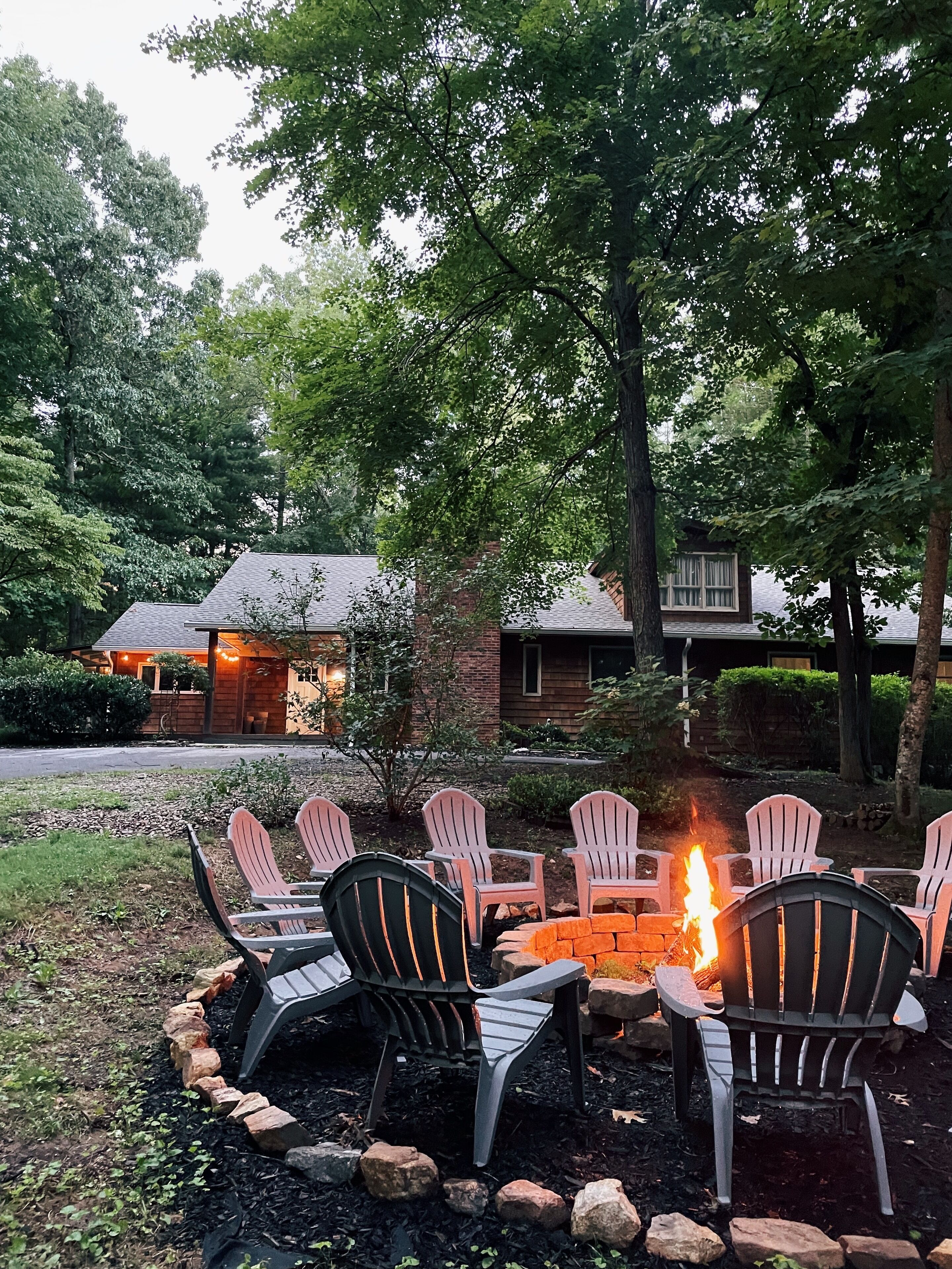 NEW - Pine Ridge Cabin - 12 min to Asheville + Hot Tub + 4 Acres + Fire Pit