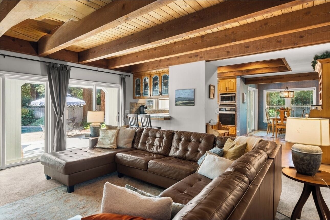 Smart TV, fireplace, video games, DVD player