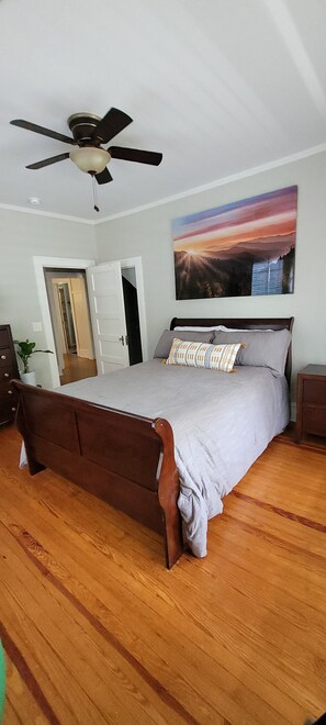 1 soverom, strykejern/-brett, wi-fi (inkludert) og sengetøy