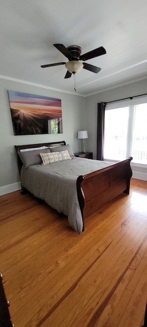 1 多间卧室、熨斗/熨衣板、免费 WiFi、床单