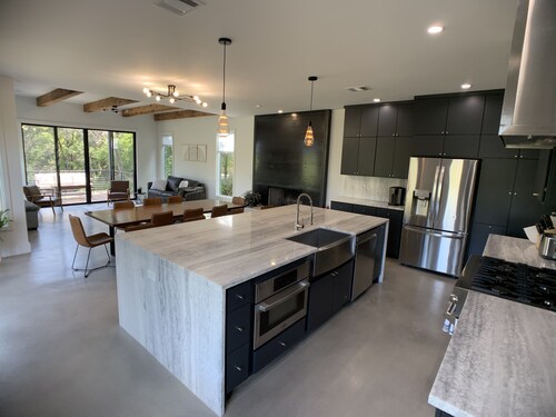 Treetop Modern Oasis Lakeway