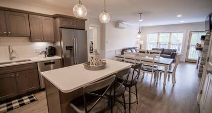 Luxurious Ski-In/Out Kearsarge Brook Condo on Cranmore Mountain