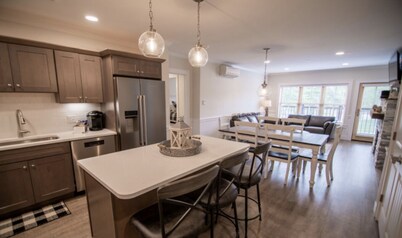 Luxurious Ski-In/Out Kearsarge Brook Condo on Cranmore Mountain