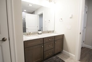 Combined shower/tub, towels, toilet paper - Luxurious Ski-In/Out Kearsarge Brook Condo on Cranmore Mountain (Conway)