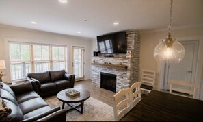 Smart TV, fireplace
